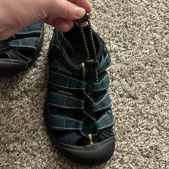 Keen big Kids' Newport H2 teal and black outdoor sandal size 2 - Picture 4 of 14
